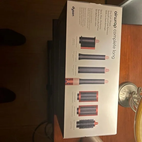 Dyson Airwrap™ multi-styler & dryer Straight+Wavy(Strawberry Bronze/Blush Pink) - Picture 2 of 4